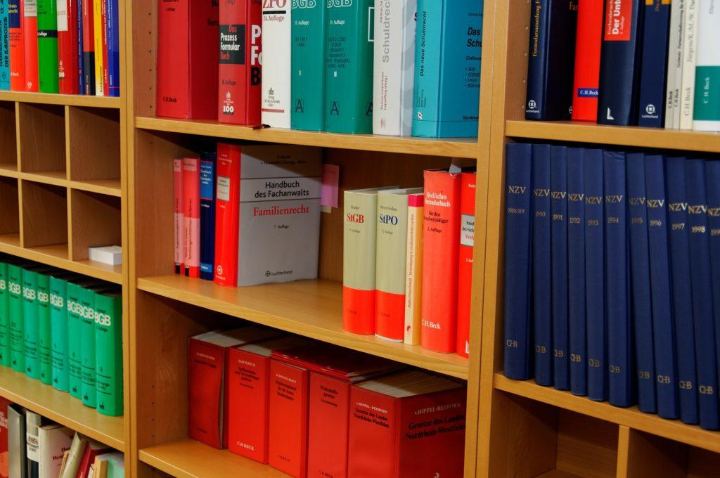 Bücherschrank