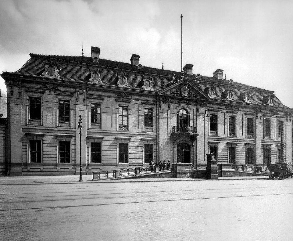 Kollegienhaus, von 1735 bis 1913 Sitz des Kammergericht
