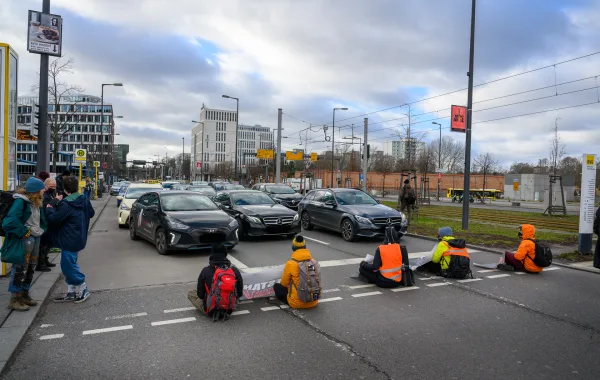 Straßenblockade der "Letzten Generation" in Berlin