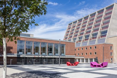 latz vor der Oper Köln ("Kleiner Offenbach-Platz")