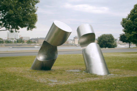 Edelstahlskulptur "Durchdringung 78" (Rheinwiesen Düsseldorf-Oberkassel)