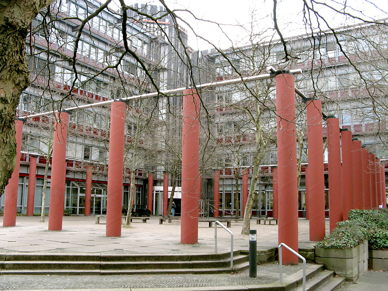 Universität Duisburg Essen (Essen, Brunnenplatz)