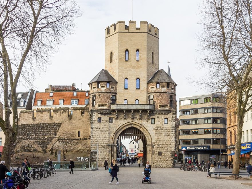 Köln, Chlodwigplatz mit der Severinstorburg