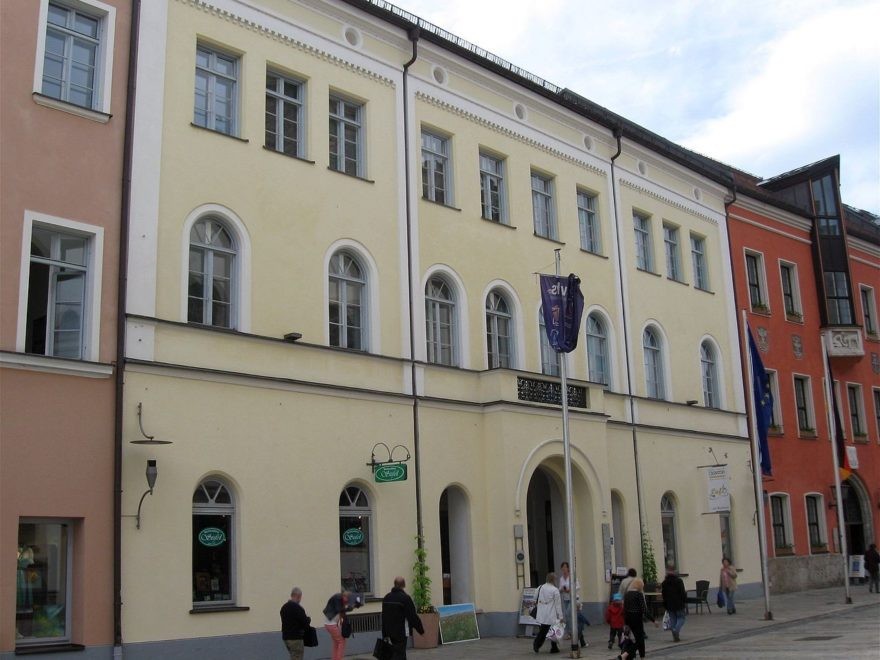 Landgericht Traunstein (ehemaliges Gerichtsgebäude)