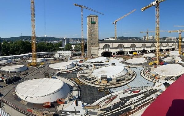 Stuttgart 21: Baustelle der neuen Bahnhofshalle (Juni 2023)