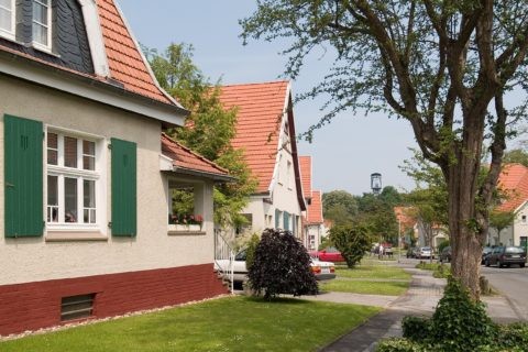 Herne, Siedlung Teutoburgia, im Hintergrund das Schachtgerüst der namensgebenden Zeche