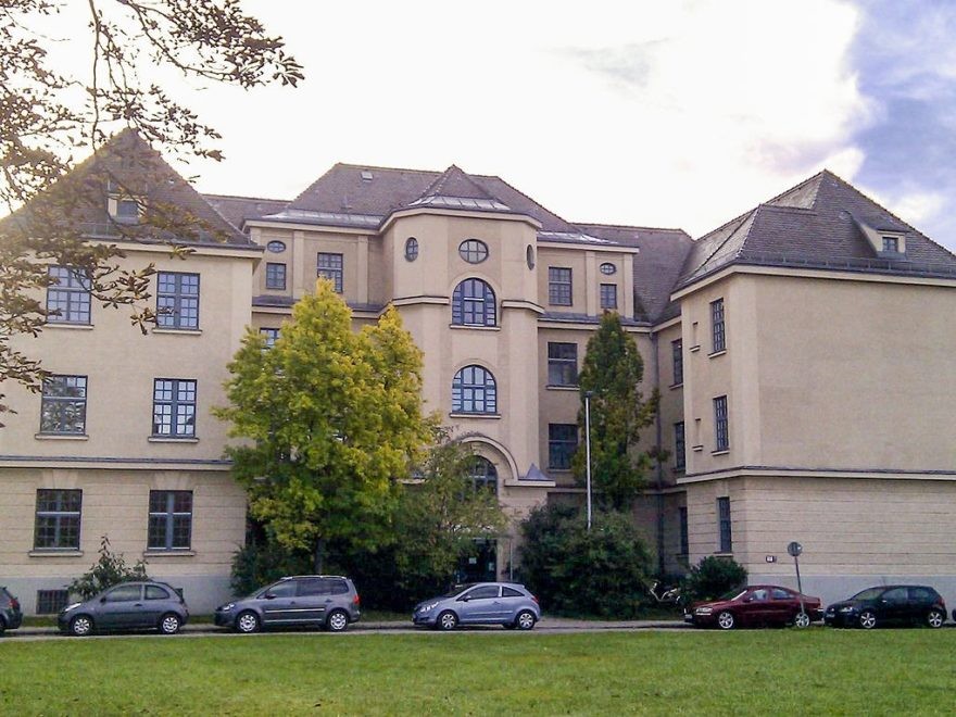 Aberkennung des Ruhegehalts eines Soldaten – wegen sexueller Belästigung und Beleidigung einer Jugendlichen Aberkennung des Ruhegehalts eines Soldaten – wegen sexueller Belästigung und Beleidigung einer Jugendlichen